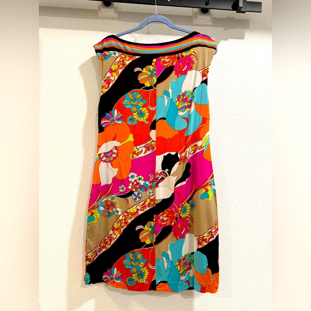Trina Turk shift dress, L, such beautiful vibrant colors!
Boat neckline - Picture 2 of 8